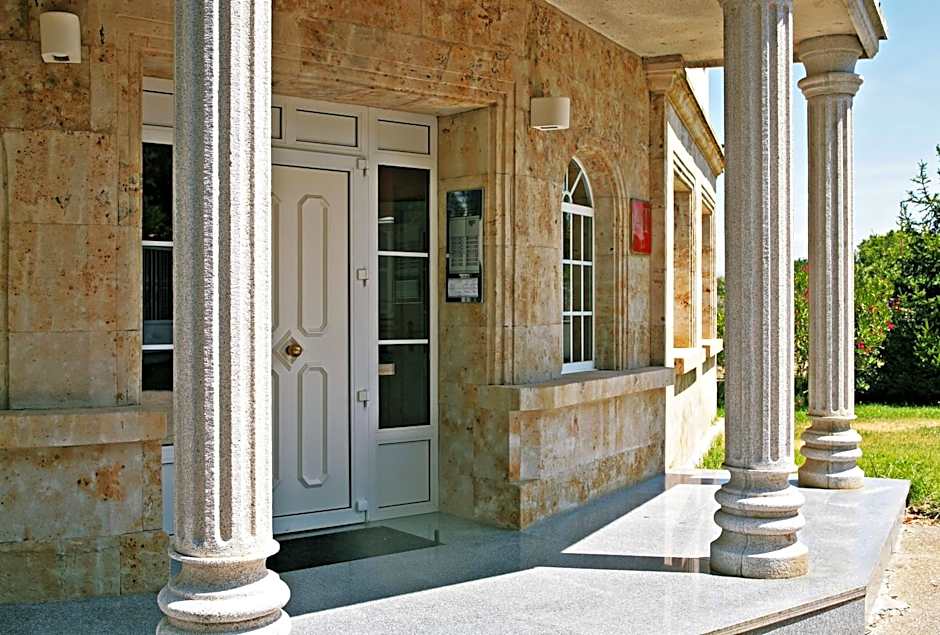 Casablanca Hotel Studios