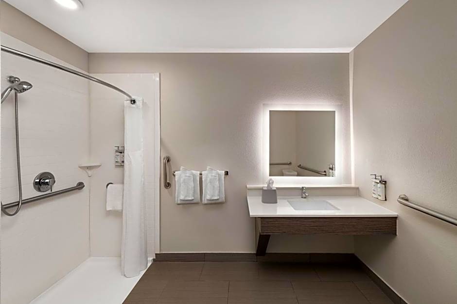 Holiday Inn Express & Suites Boynton Beach West By IHG