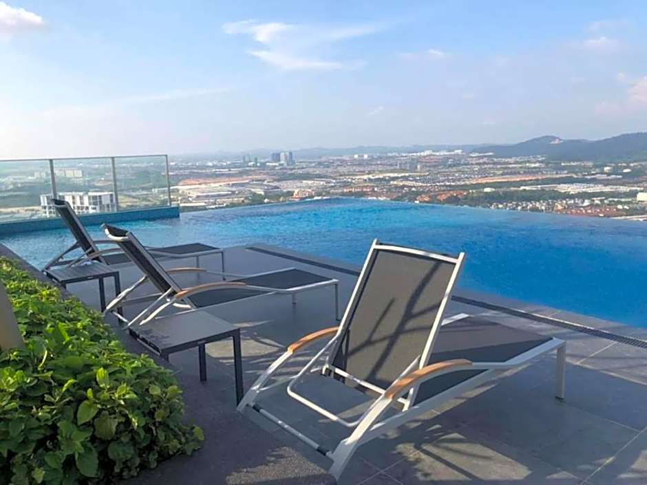 Sky pool 4 star hotel grade stay in i-City