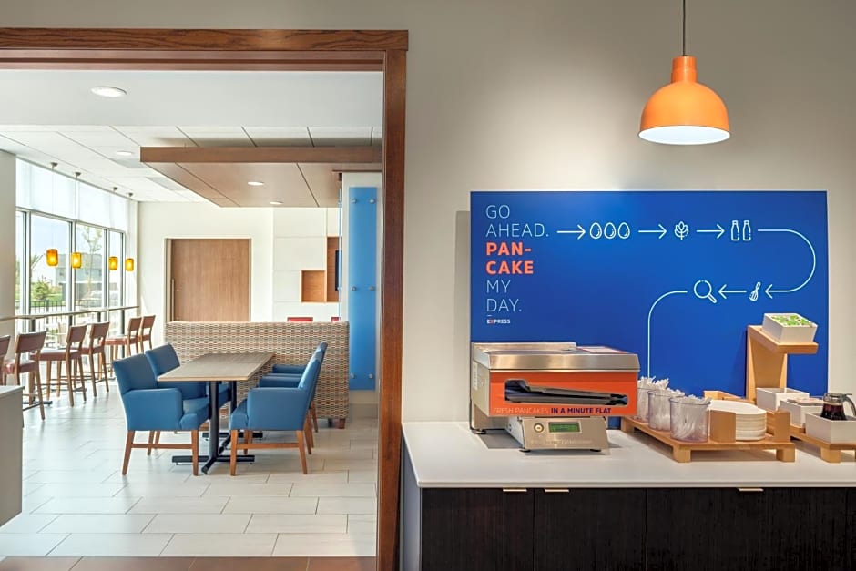 Holiday Inn Express & Suites West Des Moines - Jordan Creek By IHG