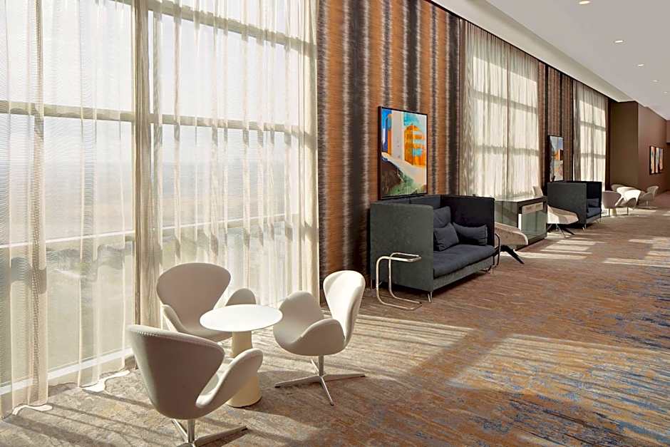 Courtyard by Marriott Dallas Downtown / Reunion District