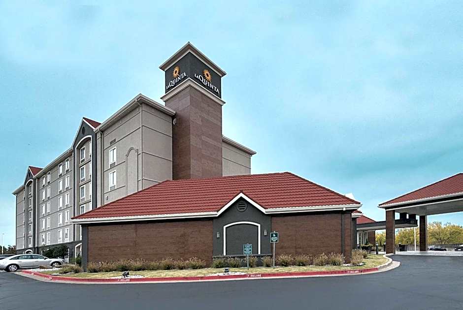 La Quinta Inn & Suites by Wyndham Oklahoma City North West Expressway