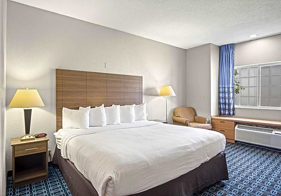 Sonesta Essential Hotels & Suites Kansas City/Blue Springs