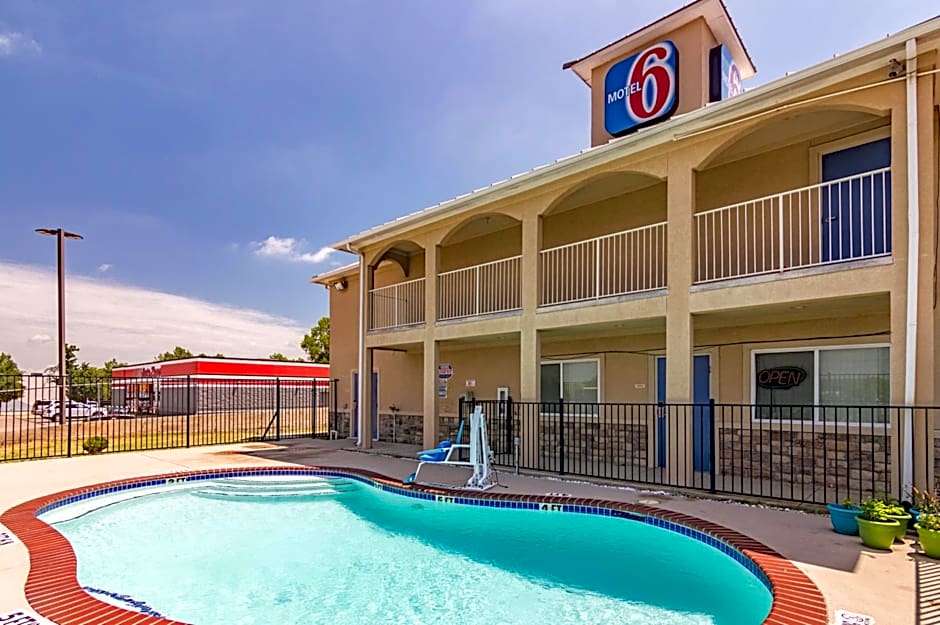 Motel 6-Azle, TX