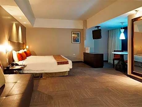 El Paseo Hotel