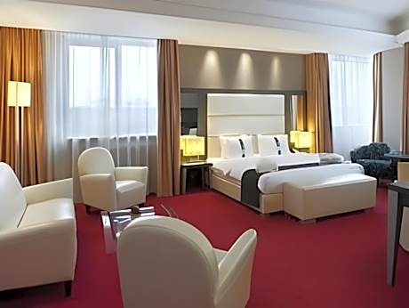 1 Queen Bed With Sofa Bed Executive Non-Smoking