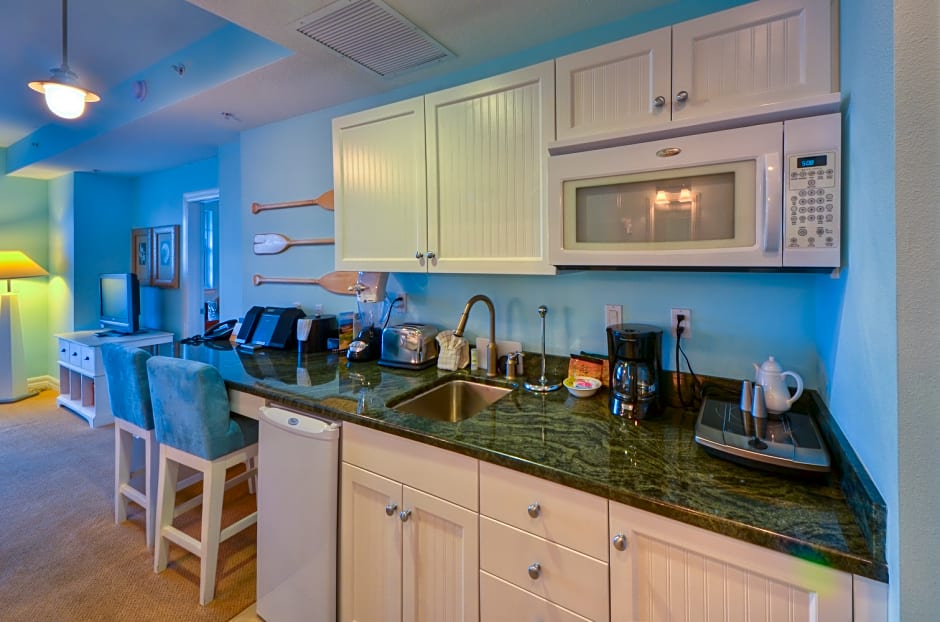 Harborside Suites at Little Harbor Hotel