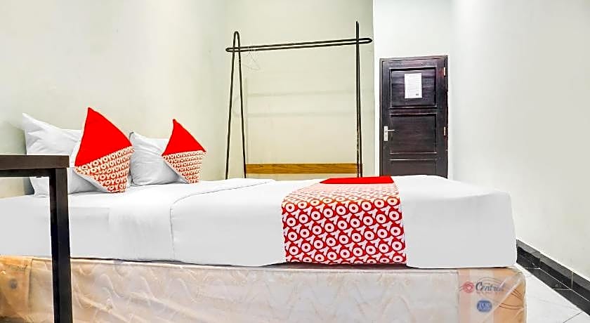 Hotel O Makassar near Mall Panakukkang formerly Sayang Home Stay