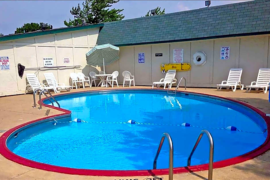 Travelodge by Wyndham Lansing