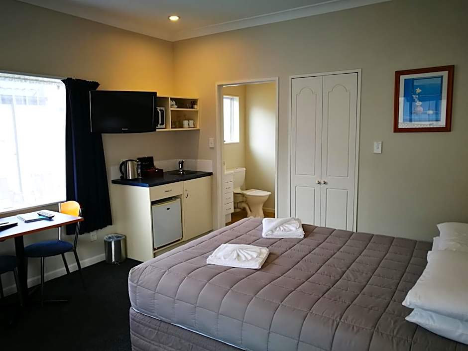 Airport Birches Motel