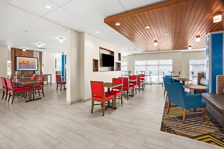 Holiday Inn Express And Suites Suisun City Napa Valley Area By IHG
