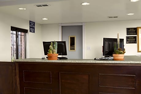 Travelodge by Wyndham Flagstaff Near I-40