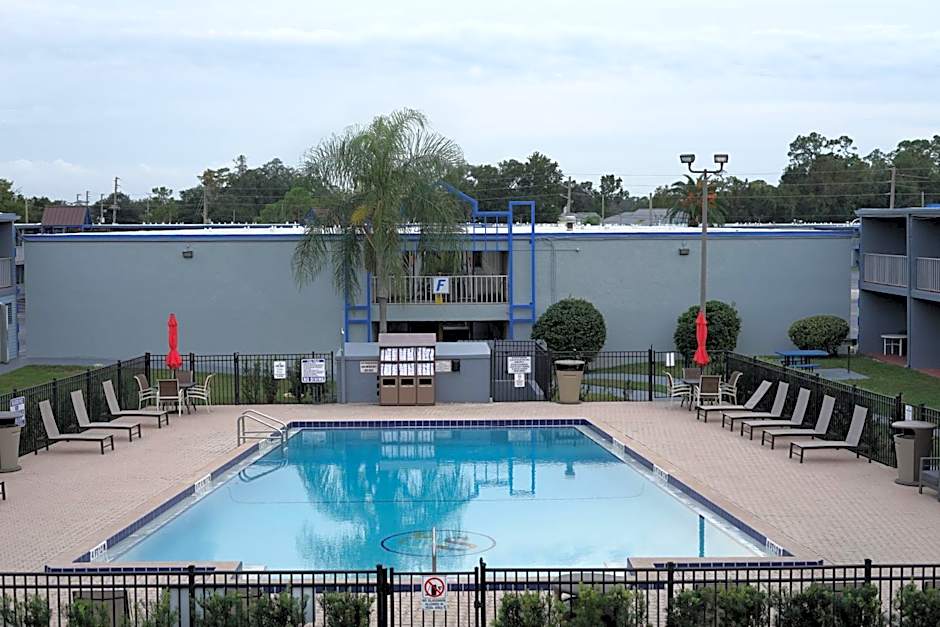 Celebration Suites At Old Town