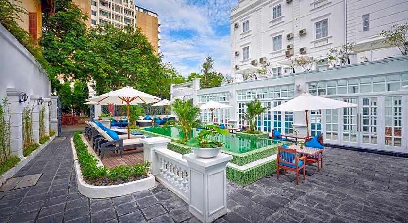 Manoir Des Arts Hotel