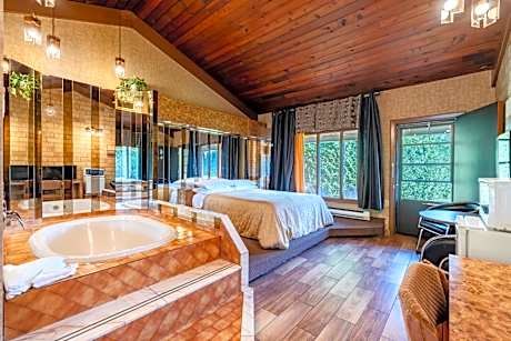 Superior Queen Room with Spa Bath