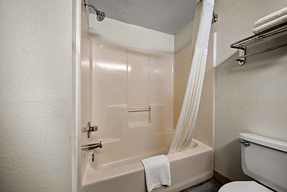 Quality Inn Auburn Campus Area I-85