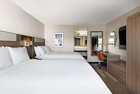 Queen Suite with Sofa Bed and Pool View