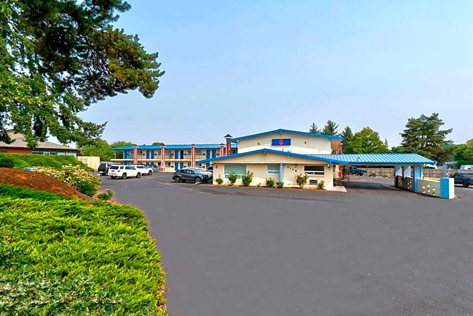 Studio 6 Suites - Albany, OR