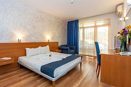 Triple Room with Pool View