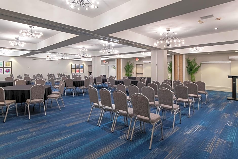 Holiday Inn Express Hotel & Suites Dallas South - DeSoto By IHG