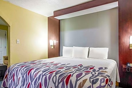 1 King Bed, Suite, Nonsmoking