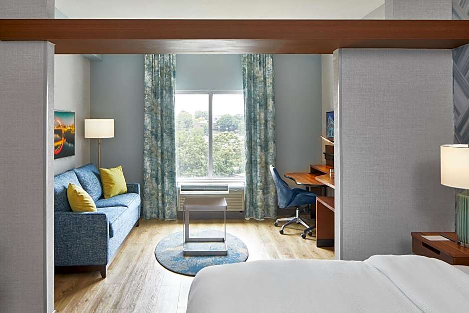 Photo 1 of 6 of 1 King Bed with Sofabed Suite