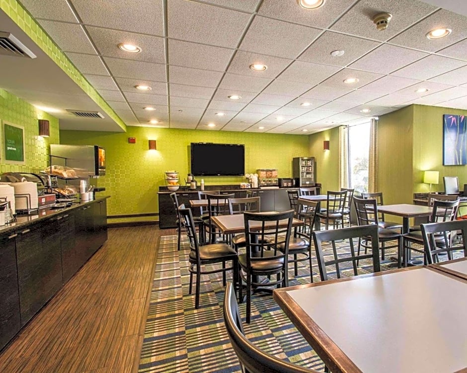 Comfort Inn & Suites Lantana - West Palm Beach South