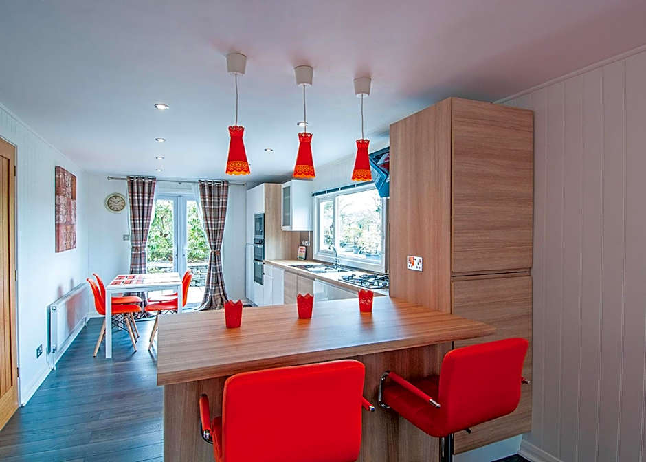 Avon Wood