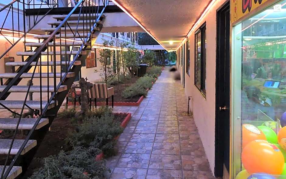 Tradewinds Airport Hotel