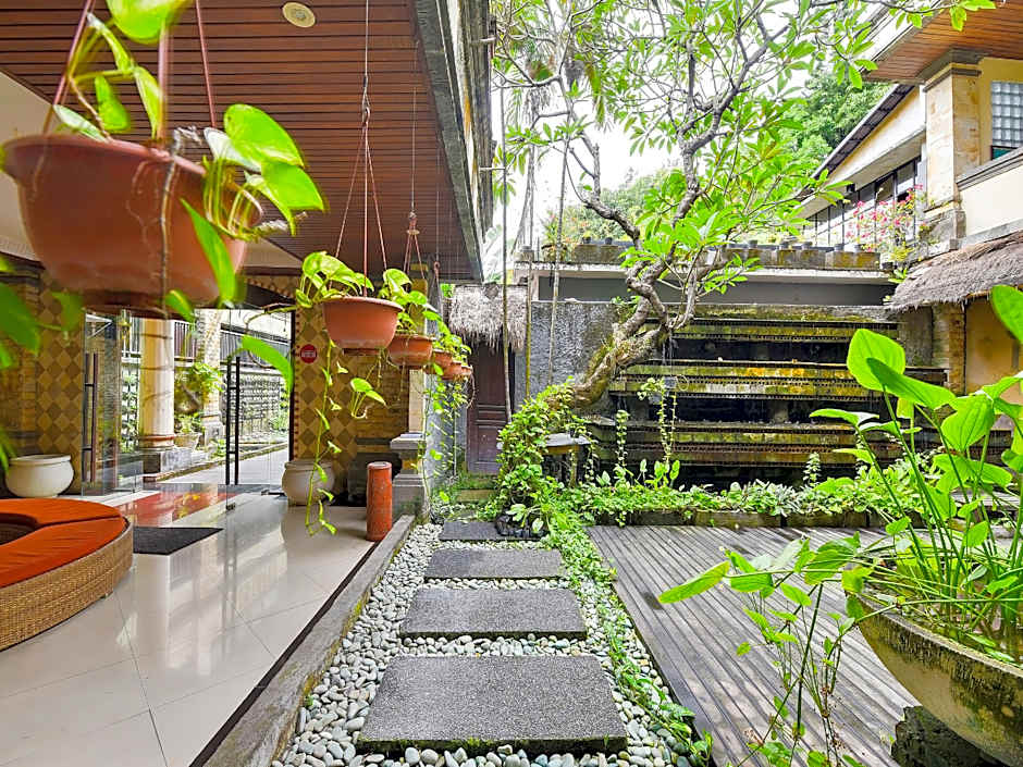 Super OYO Townhouse Oak Maxi Hotel Legian
