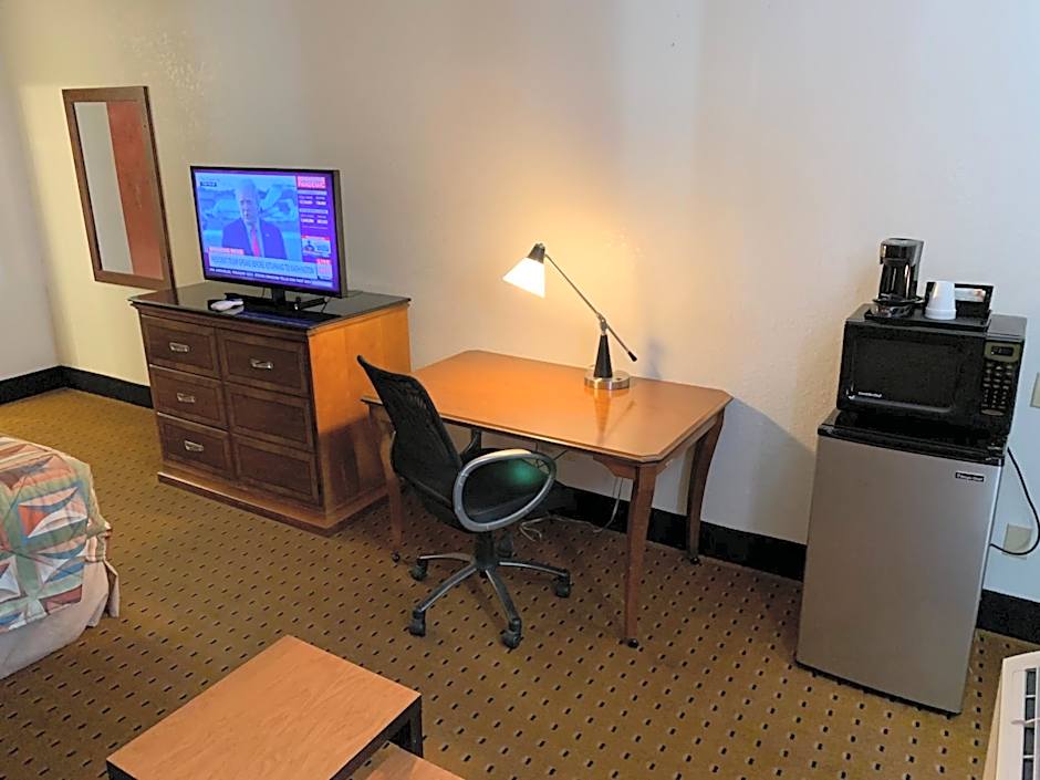 Brentwood Inn & Suites