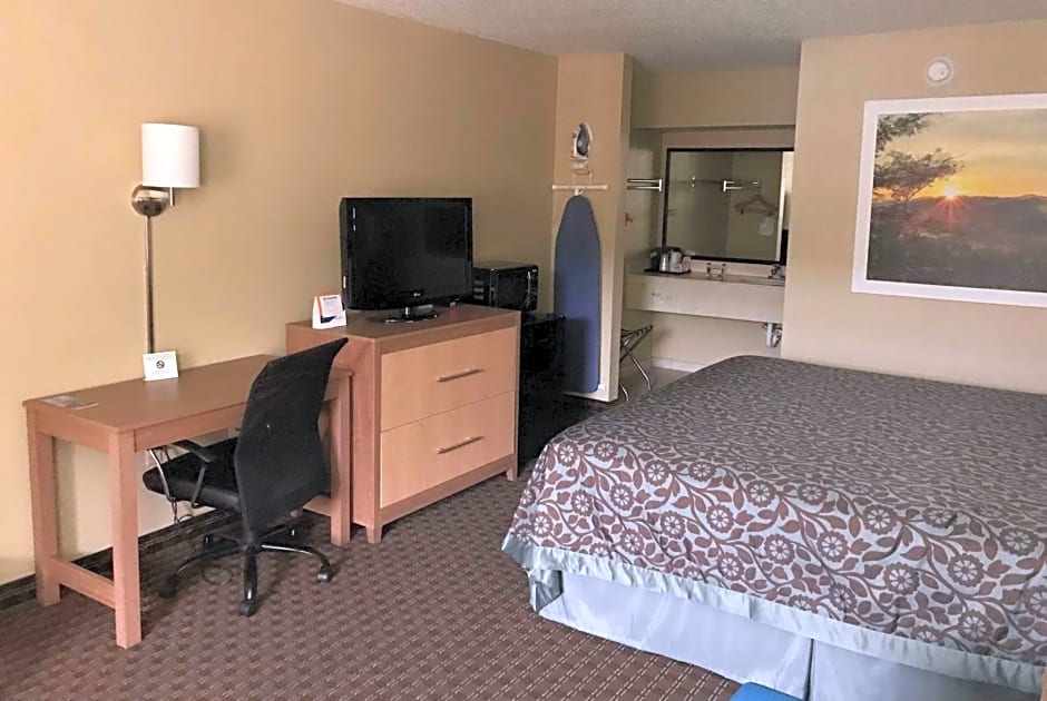 Days Inn By Wyndham Lexington-Columbia