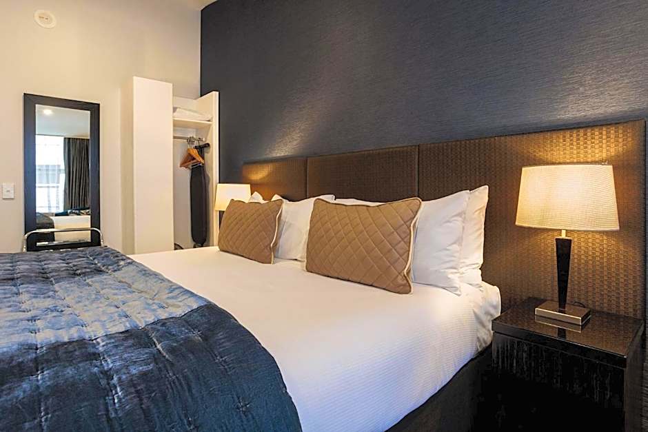 Gilmer Apartment Hotel