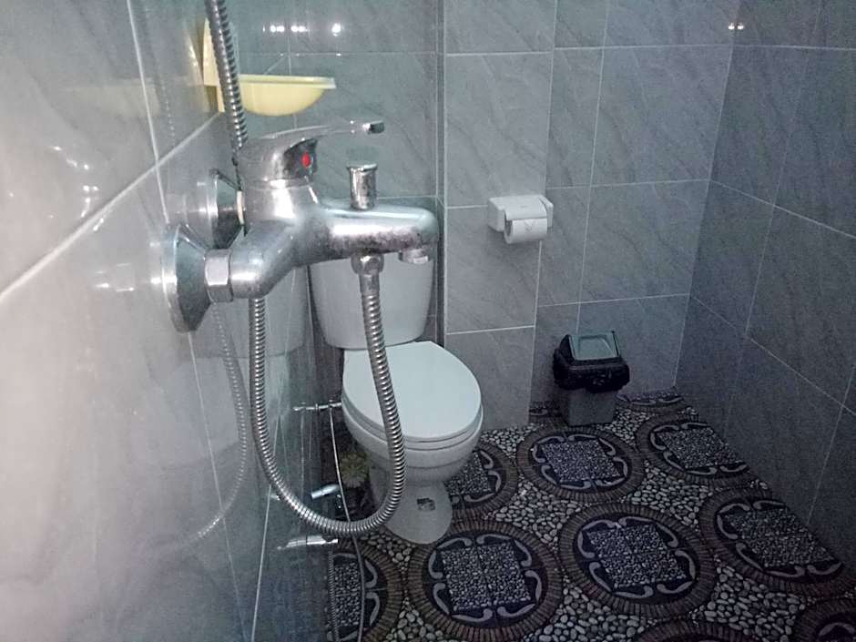 Aris Homestay and Warung Made