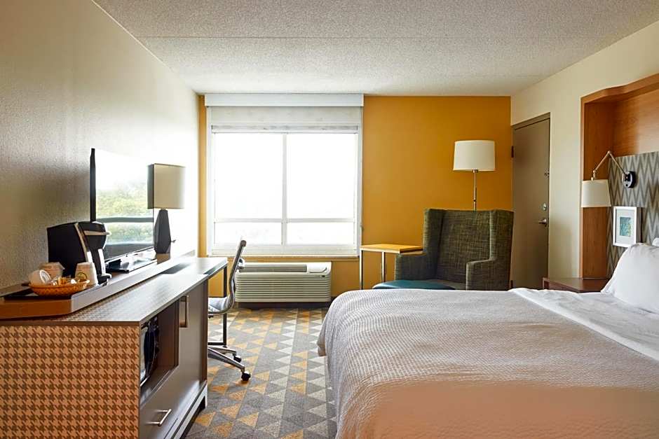 Photo 1 of 2 of 1 King Bed