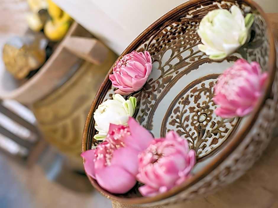 Wake Up at Muang Kao Boutique Hotel