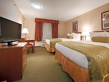 2 Queen Beds Non-Smoking Microwave And Refrigerator Wi-Fi Full Breakfast