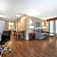 Econo Lodge Inn & Suites