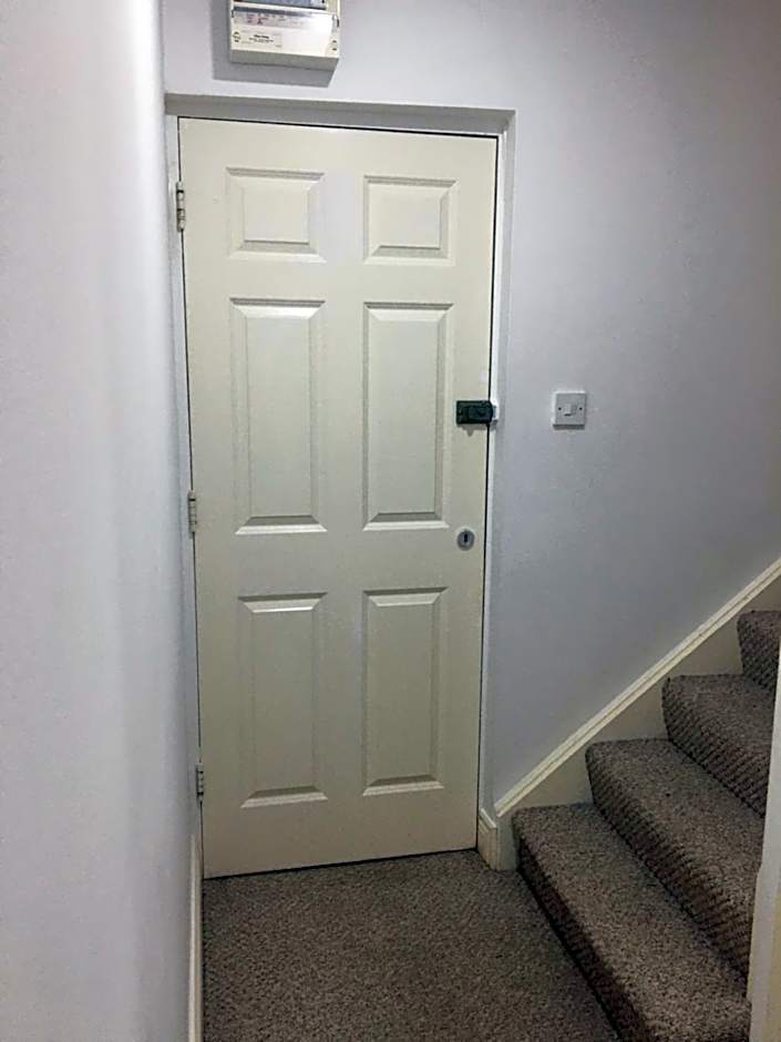 Central Spacious 3 Bedroom Apartment With Parking