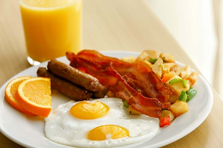 Holiday Inn & Suites Oakland - Airport by IHG
