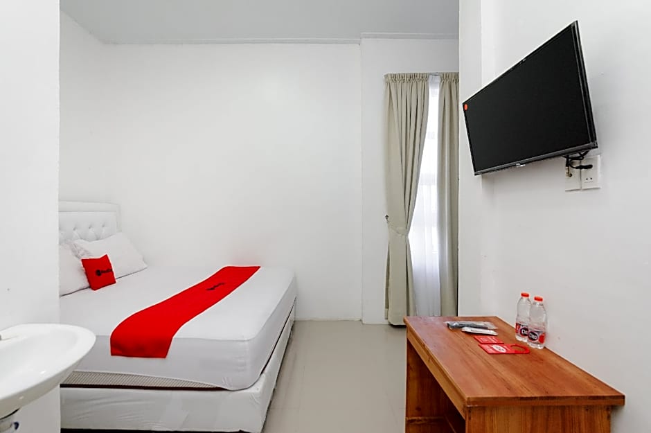 RedDoorz Syariah near Pelabuhan Ulee Lheue Banda Aceh