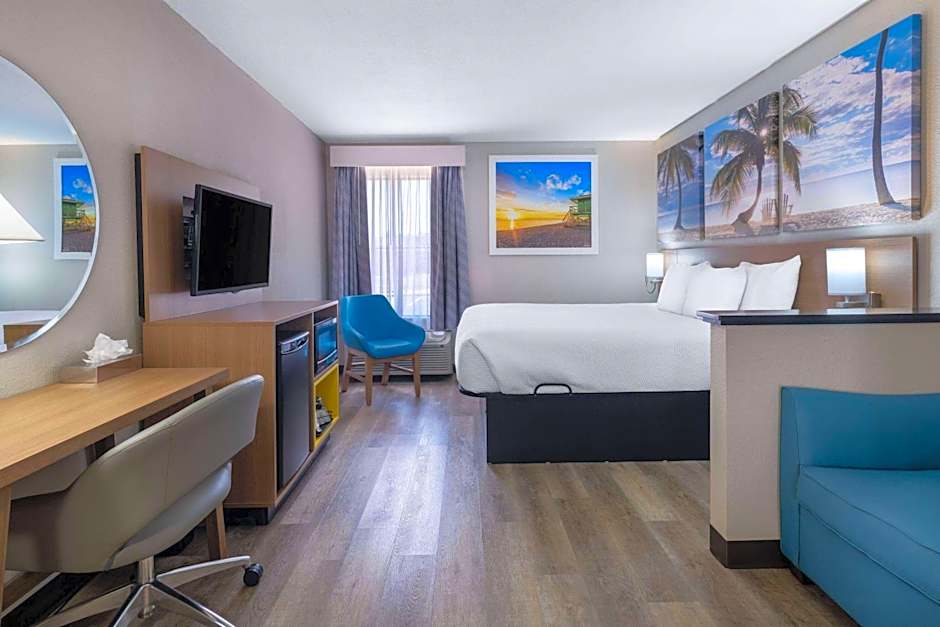 Days Inn & Suites by Wyndham Commerce
