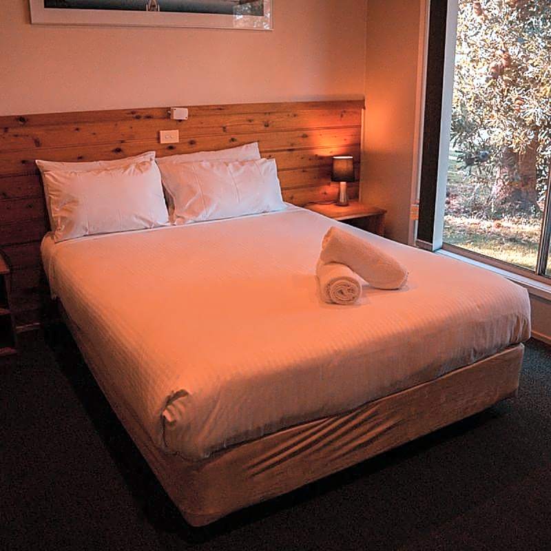 Waterfront Retreat At Wattle Point