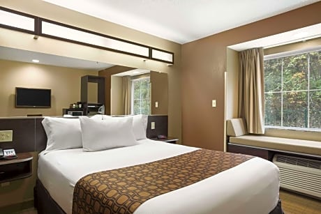 Deluxe Queen Room - Non-Smoking