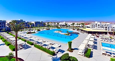 Deluxe Family Pool View