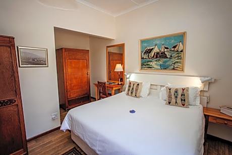 Budget Double or Twin Room with Street View (Hadida)