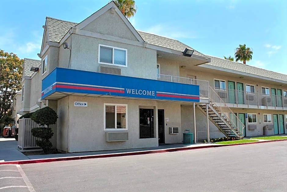 Motel 6-Bakersfield, CA - East