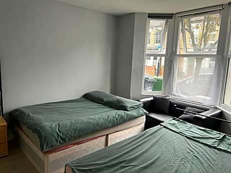 Sterne Street 4 Person Room