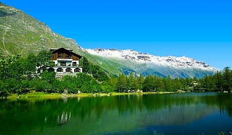 Chalet Sul Lago Hotel In Montagna