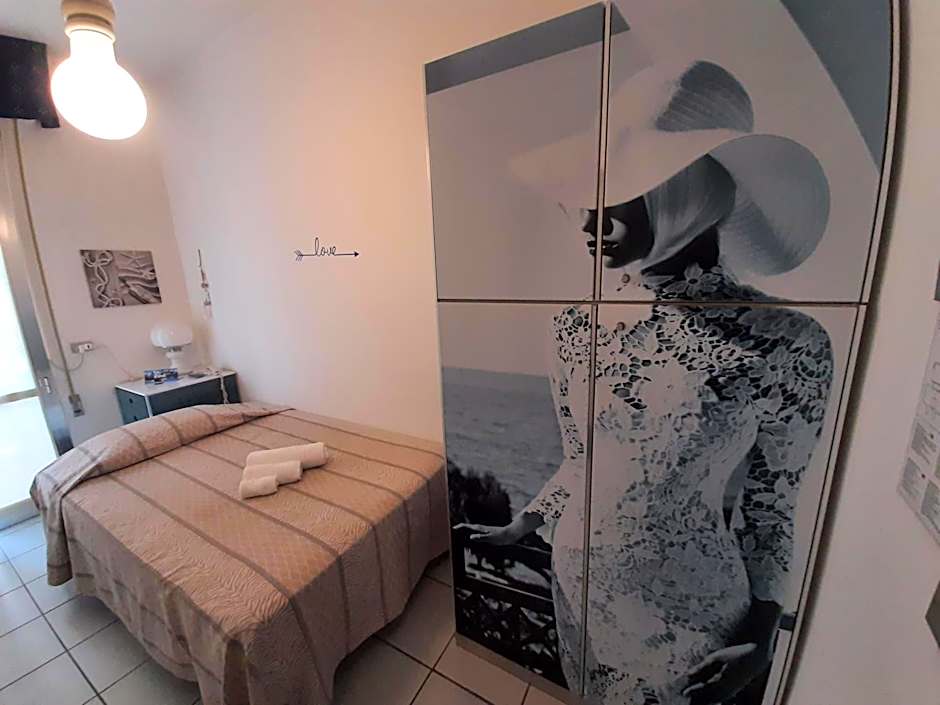Hotel Kiss